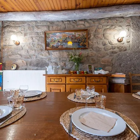 Feriehus Le Moulin Du Chambon 6/8 Pers Les Bessons